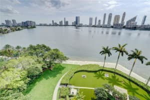 2600 Island Blvd 904, Aventura