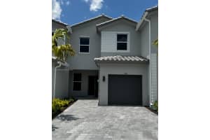 140 Sw 184 Way 140, Pembroke Pines