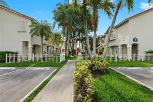 615 Nw 108th Ter, Pembroke Pines