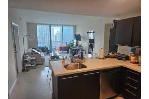 90 Sw 3rd St 3301, Miami