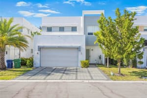 10373 Nw 68th Ter, Doral