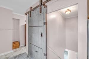 131 Avenue G, Marathon