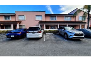 8017 Lake Dr 103, Doral