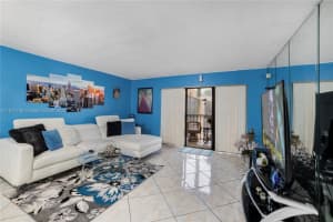 8415 Sw 107th Ave 323w, Miami