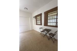 242 Ne 127th St, North Miami