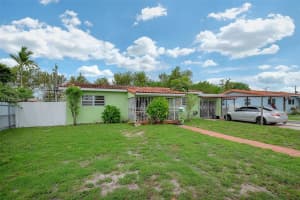 1150 W 69th Pl, Hialeah