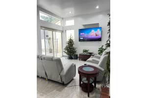 1120 Papaya St, Hollywood