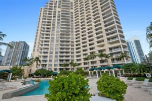 888 Brickell Key Dr 1006, Miami