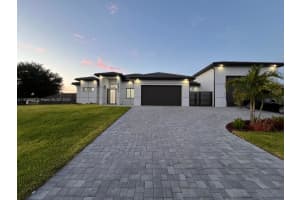 2033 Embers Pkwy, Cape Coral