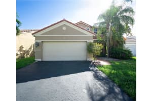 720 Falling Water Rd 720, Weston