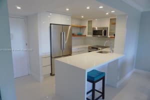401 Golden Isles Dr 1006, Hallandale Beach