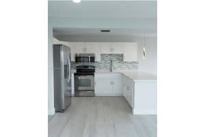 4174 Inverrary Dr 802, Lauderhill