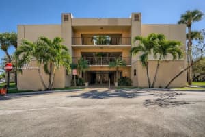 8015 Sw 107th Ave 220, Miami
