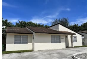 545 W 79th Pl, Hialeah