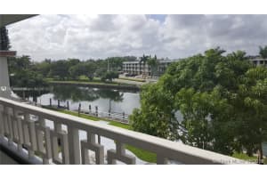 467 Golden Isles Dr 306, Hallandale Beach