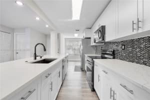 8239 Nw 8th St 3, Plantation