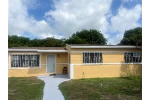 821 Nw 183rd Dr, Miami Gardens