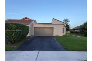 566 Village Lake Drive, Weston 566 Village Lake Drive, Weston