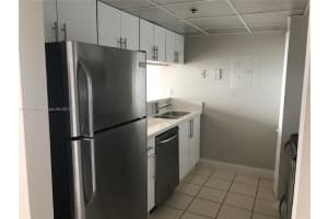 7601 E Treasure Dr 2114, North Bay Village