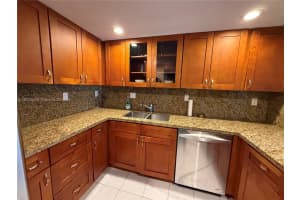 1000 Parkview Dr 905, Hallandale Beach