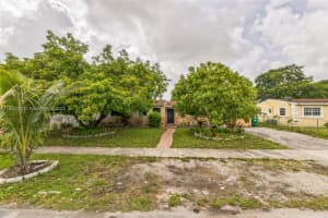 770 Nw 184th Dr, Miami Gardens