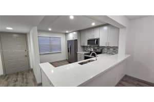 100 Sw 130th Ter 309c, Pembroke Pines
