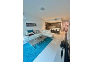 7661 Nw 107th Ave 207, Doral