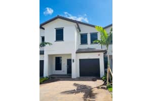 275 Sw 159 Terrace 275, Pembroke Pines