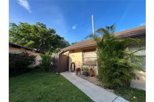 121 Briarwood Cir 1-5, Hollywood