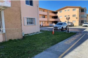120 Royal Palm Rd 215, Hialeah Gardens
