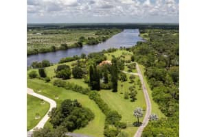 5254 River Blossom Lane, La Belle
