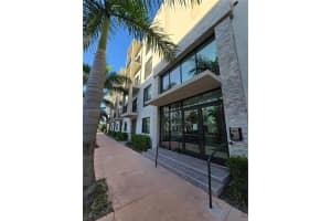 8167 Nw 41st St E-302, Doral