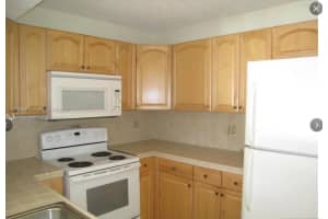 250 W Palm Cir W 201, Pembroke Pines