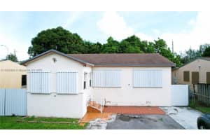 217 E 20th St, Hialeah