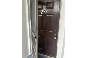 213 Lake Pointe Dr 202, Oakland Park