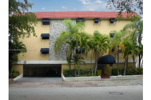 427 Santander Ave 305, Coral Gables