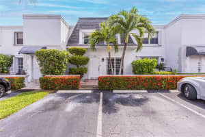 912 Ne 27th Ave, Hallandale Beach