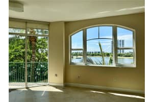 20000 E Country Club Dr 408, Aventura