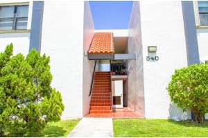 540 W Park Dr 201, Miami