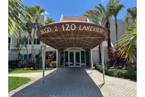 120 Lakeview Dr 109, Weston