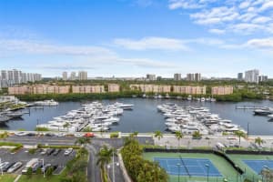 19667 Turnberry Way 12-e, Aventura