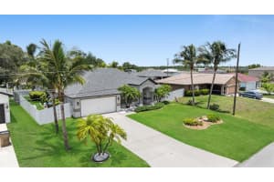 2206 Ne 17th Pl, Cape Coral