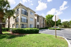 2427 Centergate Dr 306, Miramar