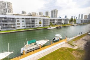 3551 Ne 169th St 411, North Miami Beach