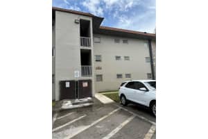 13900 Lake Placid Ct A37, Miami Lakes