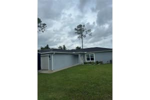 5003 Moon Ln, La Belle