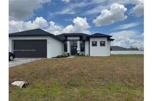 707 Ne Juanita Pl, Cape Coral