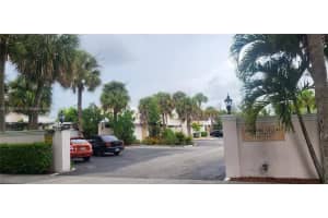 7423 Big Cypress Dr, Miami Lakes