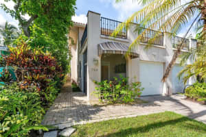 704 Sw 16th St, Fort Lauderdale