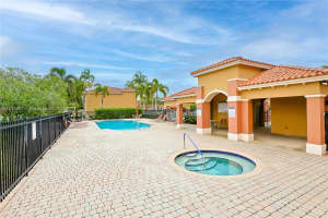 10607 Sw 6th St 1006, Pembroke Pines
